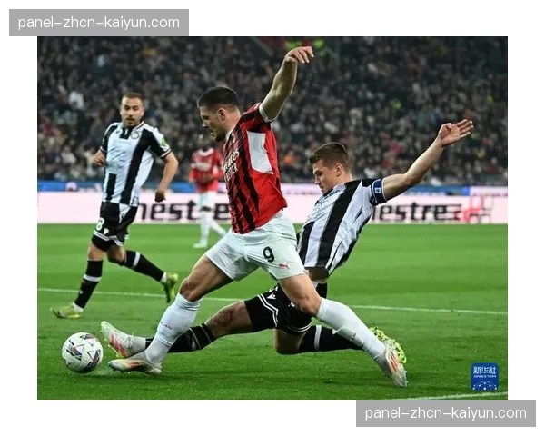 现场直击:乌迪内斯球员多次在对方角球进攻中提前冲出禁区,意图造越位 现场直击:乌迪内斯球员多次在对方角球进攻中提前冲出禁区,意图造越位