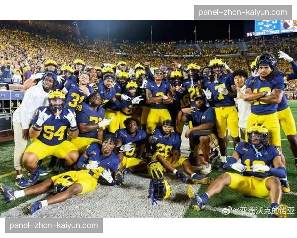 速报:美国大学橄榄球春季赛,密歇根大学与俄亥俄州立大学战成平局
